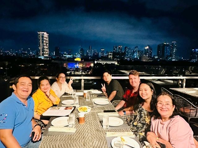 Rooftop Restaurant in Manila! 🇵🇭