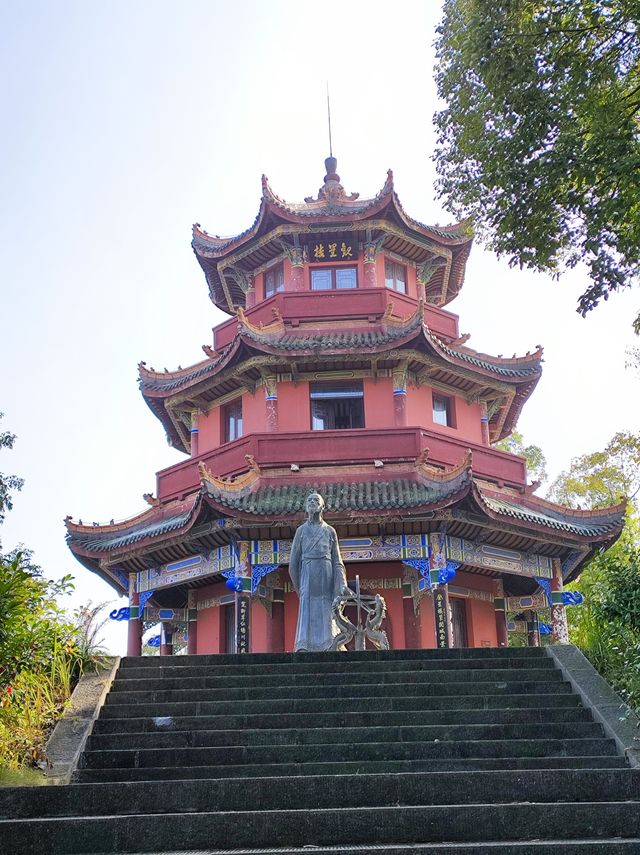 阆中古城對岸，南津關、錦屏山