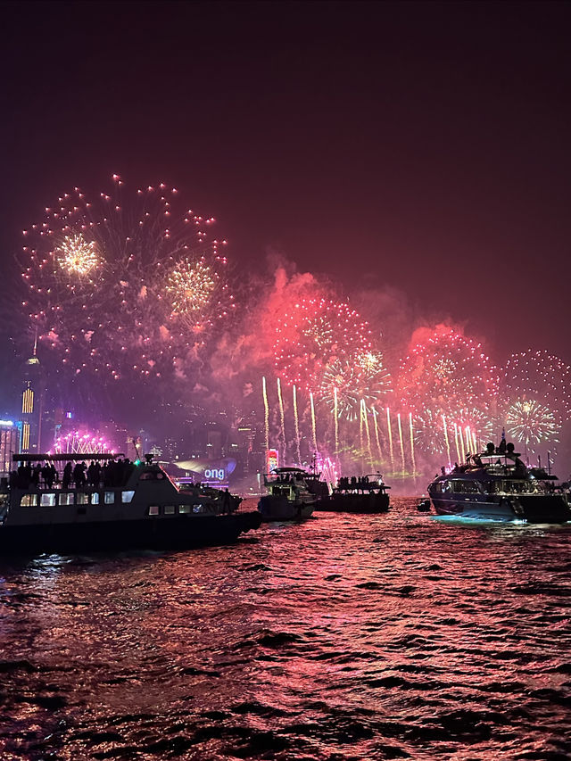 坐上香港維多利亞港遊輪看跨年煙花是什麼體驗～