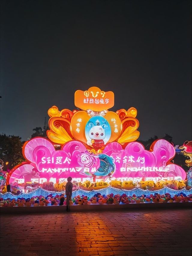 成都熊貓燈會:燈光邂逅熊貓力拼！