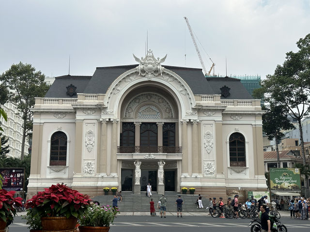 越南胡志明市（舊稱西貢）中軸線、市政廳、歌劇院、聖母大教堂