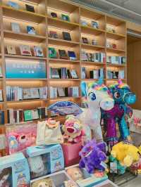 朵云書院滴水湖店不但風景沒書也超贊