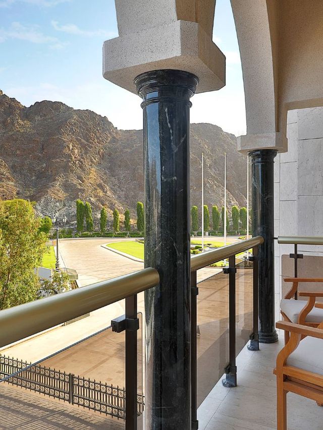 🌟 Sultan's Splendor: Muscat's Finest Stay 🌟
