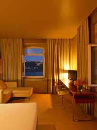 Porto's Palatial Paradise: Sleep Like Royalty! 🏰👑