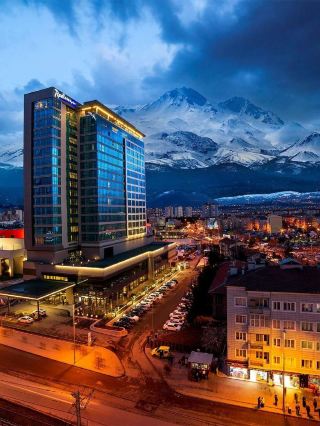 🌟 Kayseri's 5-Star Comfort: Radisson Blu! 🏨✨