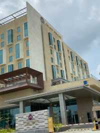 🌟✈️ Ahmedabad's Luxe Sleeps: Grand Mercure Guide 🏨