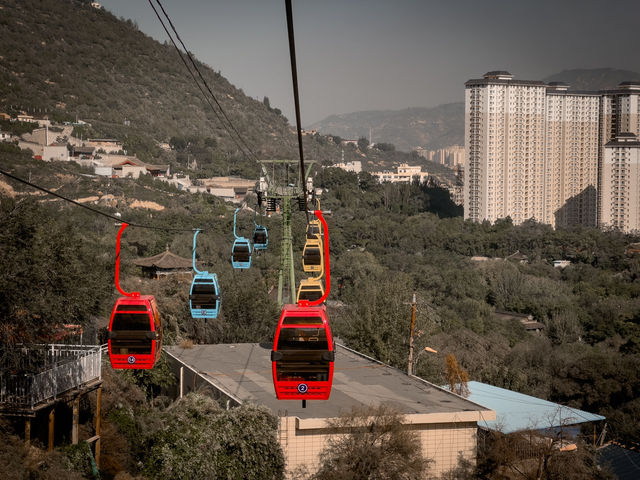 Lanzhou’s Modern Cable Car Trip!
