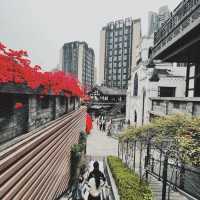白天很一般｜探索山城記憶，CityWalk彈子石老街，適合晚上來看重慶夜景