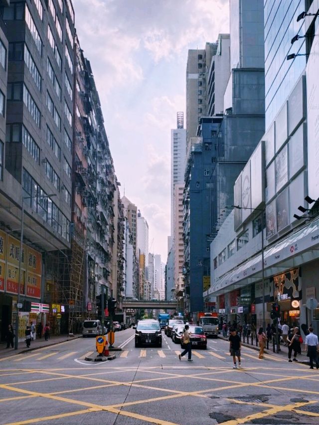City of The Colossus: Hong Kong, Touching The Sky