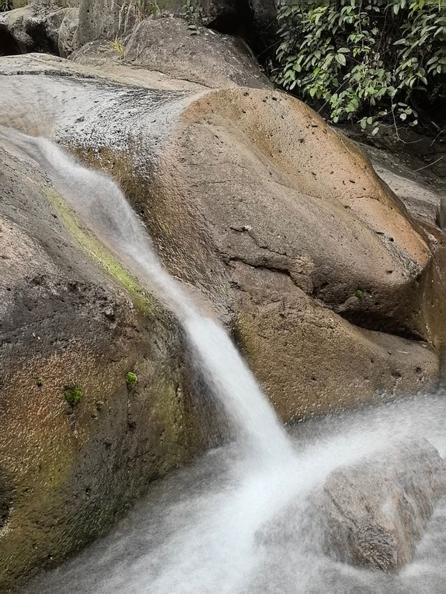 臨武滴水源，好看又好玩。