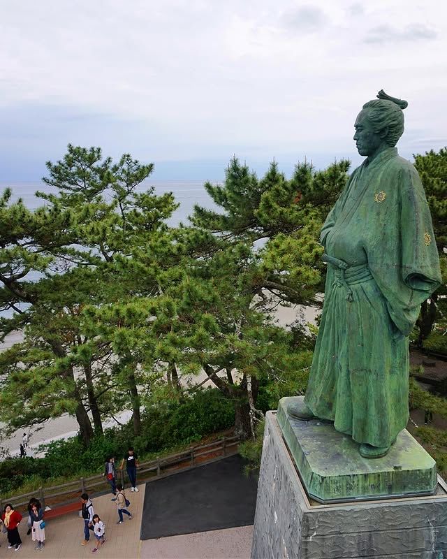 "浪花與歷史交融：高知桂濱海灘的無限魅力" 