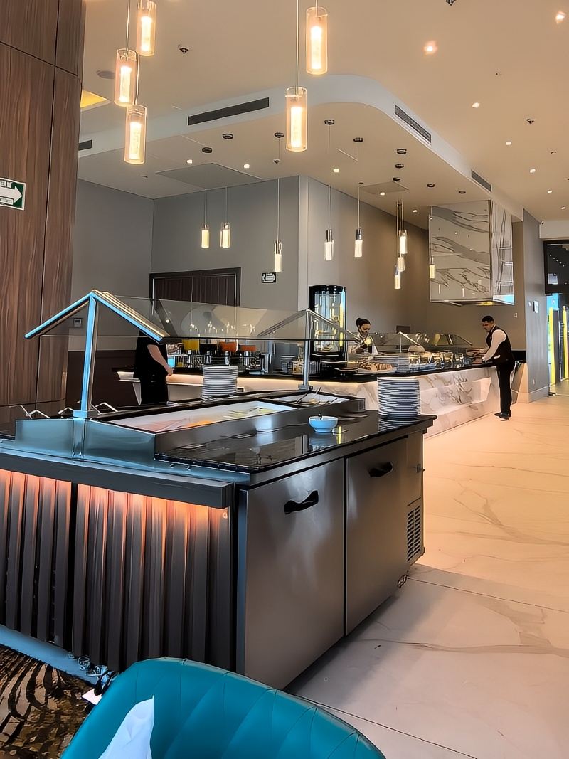 Monterey có phong cảnh đẹp. Tôi giới thiệu nó cho bạn.