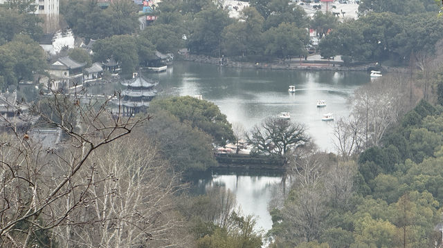 古城牆上觀東湖
