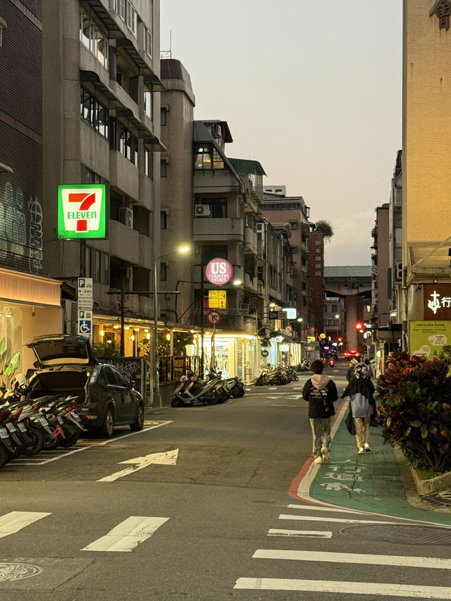 台北旅行美食指南：探索東區粉圓與士林夜市