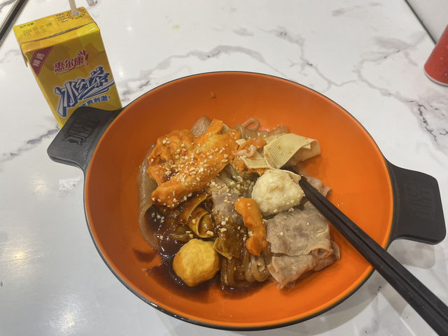 張亮麻辣燙攻略｜平價又過癮的熱辣享受！🔥🍢🥢