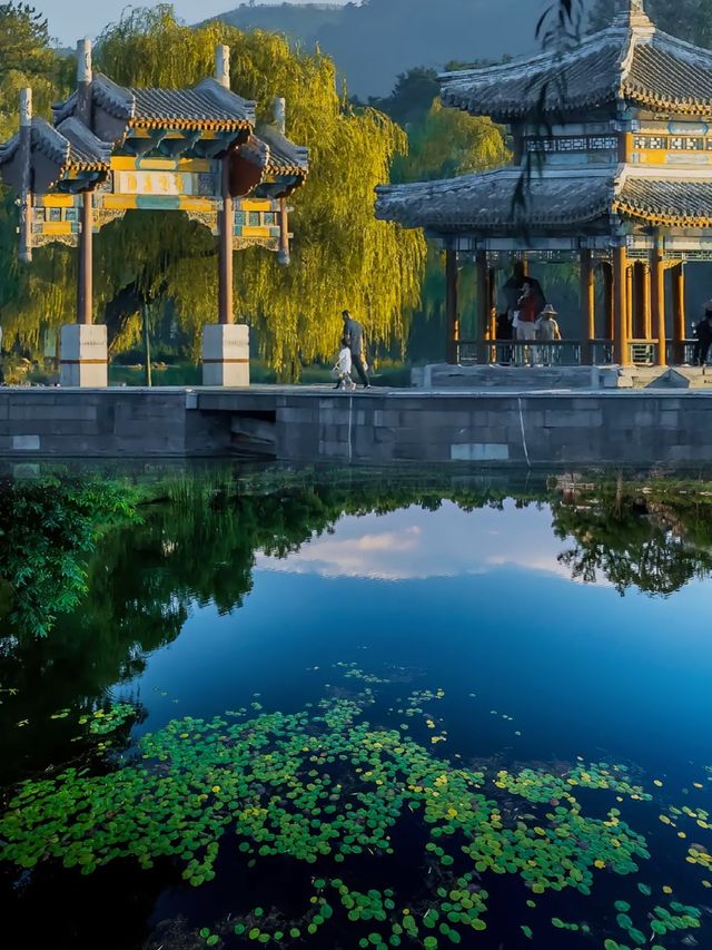 在皇帝的後花園散步:時空摺疊的園林敘事 在皇帝的後花園散步:時空摺疊的園林敘事