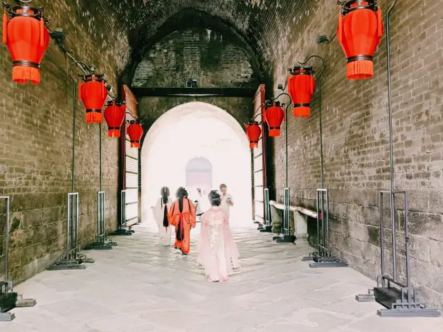 Xi'an's Ancient Ramparts Revealed: Top Spots on China's Mighty City Wall