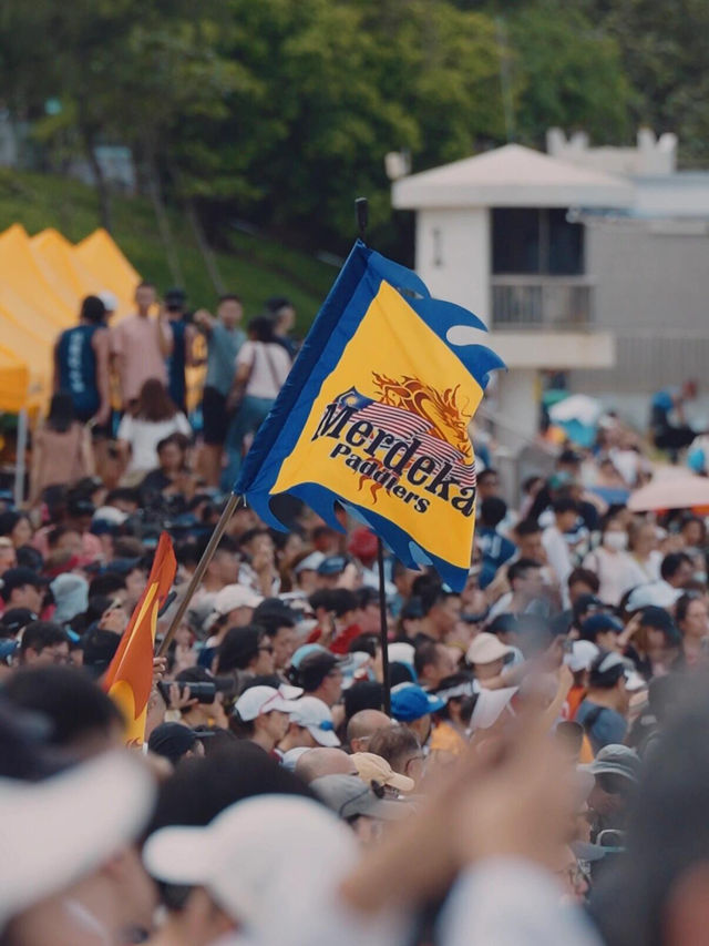 端午假日靈感💡打開這份香港節日地圖🗺️當粽香悄然浮動，龍舟鼓聲喚醒水面漣漪～這個初夏，不妨換種方式度假🌿在傳統與先鋒之間，在海風與詩意之中，邂逅一場只屬於香港的假日篇章！