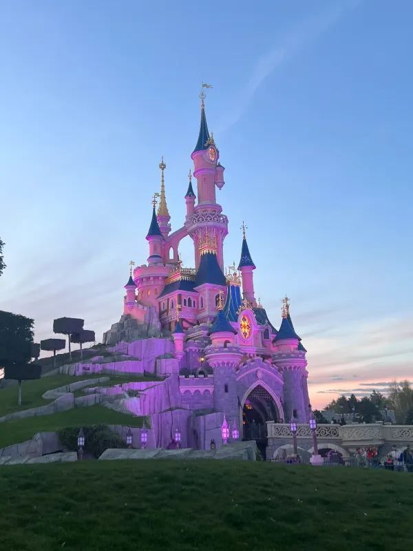 Discover the Magic of Disneyland Paris with Unique Experiences