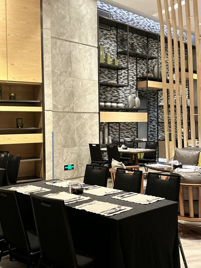 喺海口萬麗食到豐富嘅自助餐啦！！！