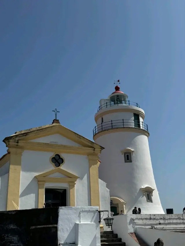 Transportation Guide from Hong Kong to Macau's Er Long Hou Park