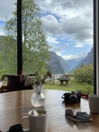 睡在峽谷正中央 挪威stalheim hotel||極具意境和歷史積澱的酒店。1885年建成，Tø