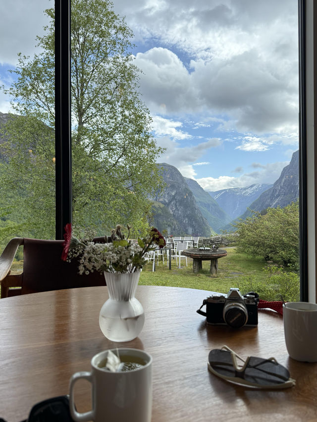 睡在峽谷正中央 挪威stalheim hotel||極具意境和歷史積澱的酒店。1885年建成，Tø