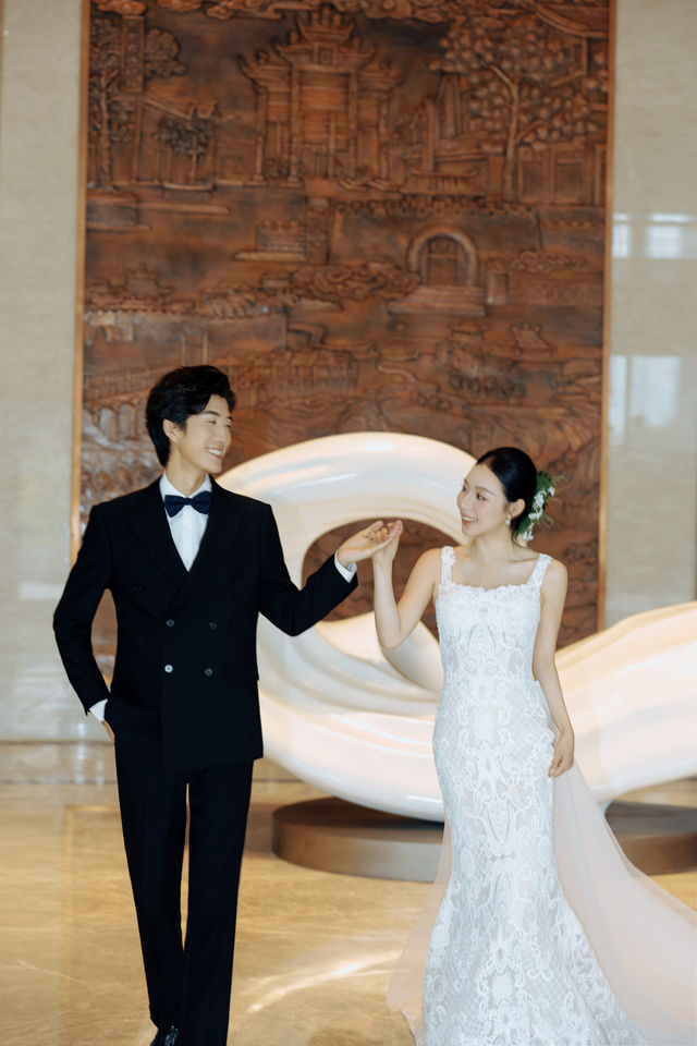 將婚禮搬到草坪上,心動不止一萬次。 將婚禮搬到草坪上,心動不止一萬次。