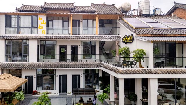 普者黑的如山如宿民宿,推窗即見荷塘美景,讓人心靈治癒。 普者黑的如山如宿民宿,推窗即見荷塘美景,讓人心靈治癒。