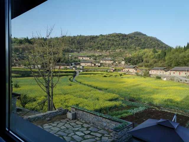 讓心靈放個假，枕著山風與雨聲入眠，南岔灣百年石屋聽雨記:
