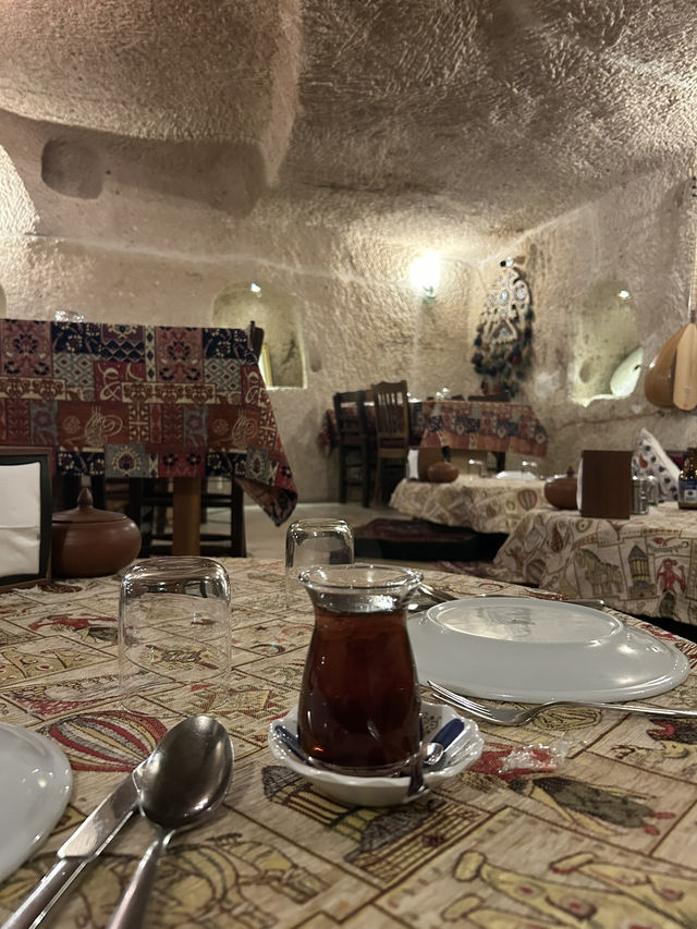🏛️ 安納托利亞洞穴水療飯店｜藏在岩壁裡的夢境與溫泉