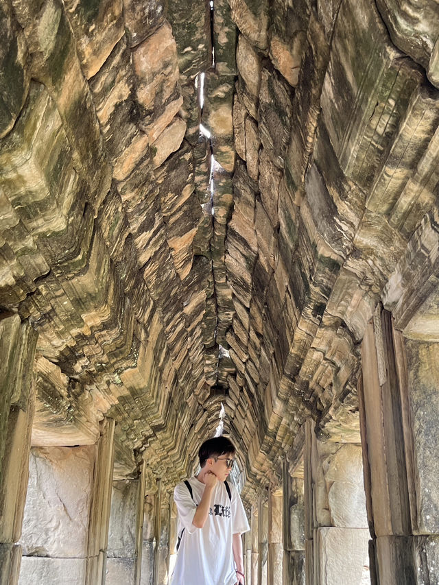 Sacred Journey towards Baphuon Temple: The Mountain of Gold Reborn! 🏔️✨