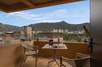 在暮山，尋回被時間溫柔以待的治癒

長久以來，我被一個問題所困擾：我們終其一生忙碌奔波，究竟是為了抵