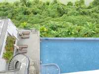 抱走這份版納江景酒店無邊泳池太絕了