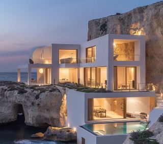 Cliffside Seaside Cottage｜Live Inside This Stunning Mountain and Sea Painting!