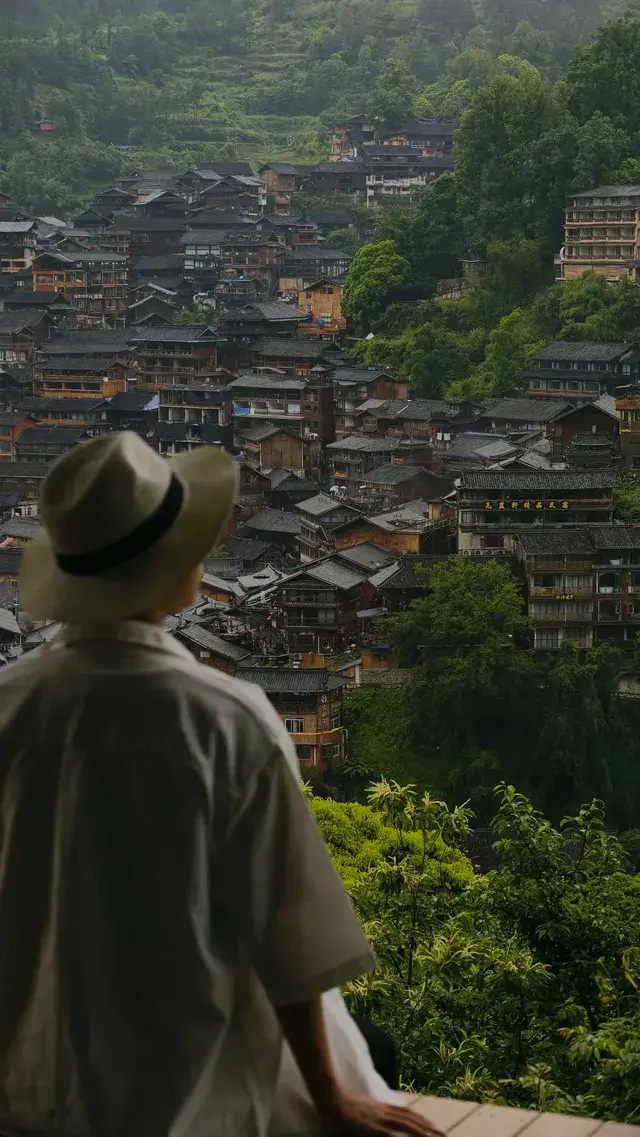 live實拍煙雨繚繞的苗寨也太出片了