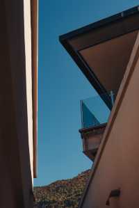 即將新開！推開窗就是高黎貢山！睡在怒江大峽谷懸崖上的酒店