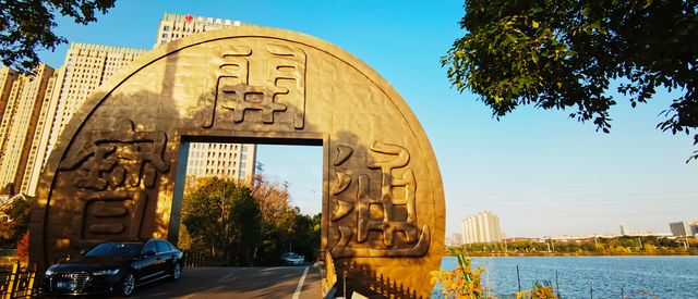 夕陽映照下的歐式建築構成的絕美風景