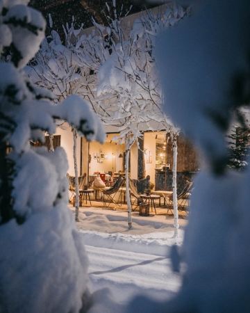 Schönherr House | A cozy winter retreat beside the Stuyvesant Glacier