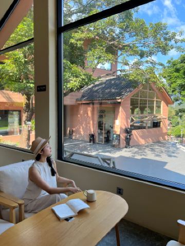 Super photogenic homestay with private hot springs in Nankunshan!