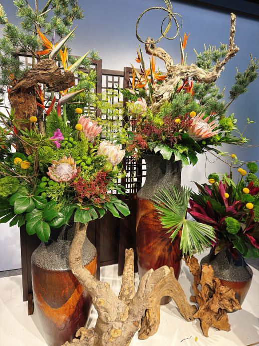 大型花瓶　中国製　女人図　花　-SO 静安花卉祭り 蘇河湾天后宮いけばな展 | Trip.com 上海