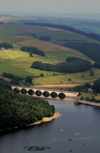 Rencana perjalanan satu hari di Peak District, Inggris | Alam liar yang jarang dikunjungi + lokasi syuting - luar biasa!