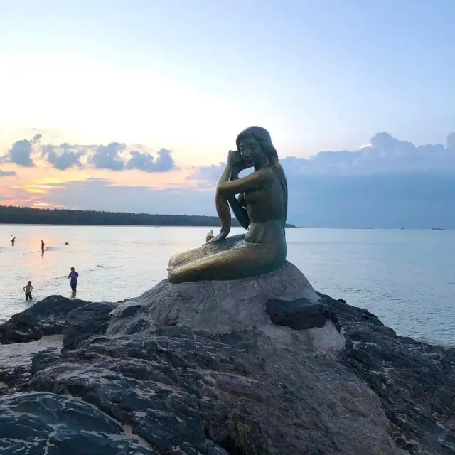 The Mermaid 🧜‍♀️ @ Songkhla beach, Thailand 