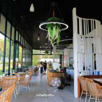 Miss T Cafe & Restaurant คาเฟ่สุดชิคริมทะเลหัวหิน