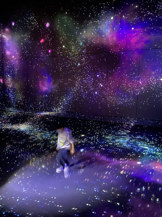 澳門其中一個最火紅的景點😍 #teamLab 無買錯飛～^_^入面好靚又好玩！