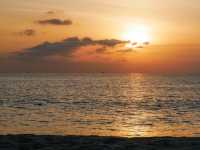 หาดทรายสีขาว อีกหาดน่าเที่ยวของภูเก็ต