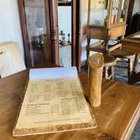 【インドネシア】アンティークなカフェ”Artisan Coffee Ber”