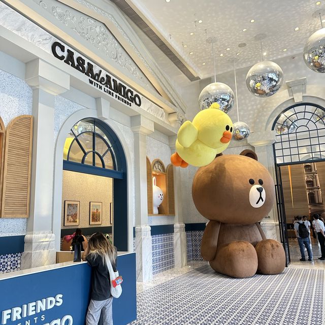 今次澳門遊訂咗葡京人酒店，主要係因為line friend 主題房，整體感覺唔錯，設備算完善；朋友訂既係另一個主題，景觀主要睇水喉管🤣🤣🤣 check in 唔算等太耐。
