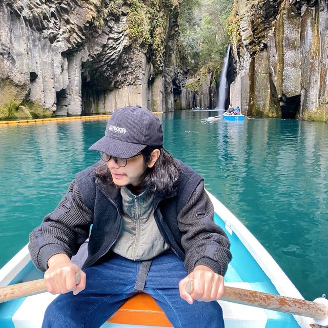 ไปพายเรือท่ามกลางหุบเขาที่ Takachiho Gorge กัน