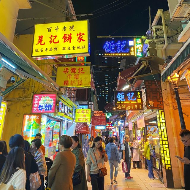 Rua do Cunha - famous street in Macau☕️